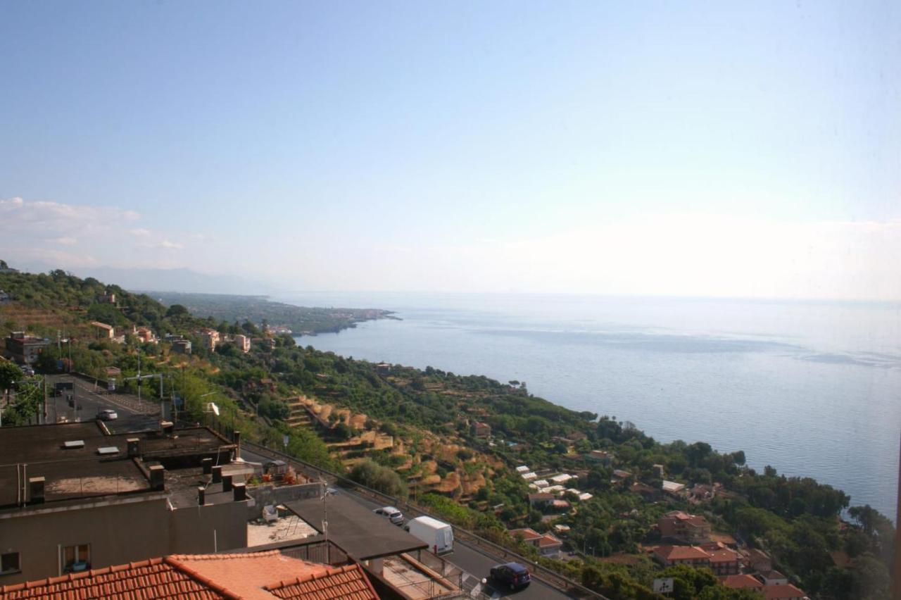 Il Balcone Di Galatea Apartman Acireale Kültér fotó