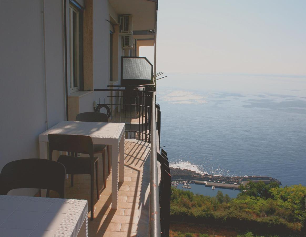 Il Balcone Di Galatea Apartman Acireale Kültér fotó