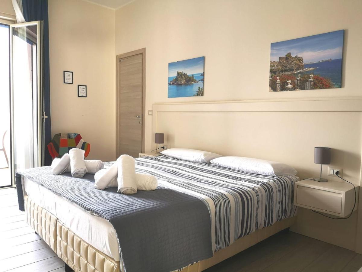 Il Balcone Di Galatea Apartman Acireale Kültér fotó